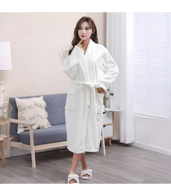 Klassikaline naiste hommikumantel hotellile