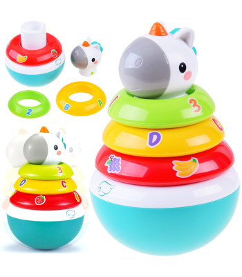 Värviline püramiid vankuvate klotsidega