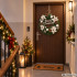 Jõulupärg valgete lillede, hõbedaste kaunistuste ja kirjaga Merry Christmas, 40 cm