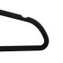 Mustad libisemiskindlad sametkattega riidepuud, 20 tk