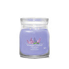 Yankee Candle Aromaatne küünal Signature klaasist keskmine Lilac Blossoms 368 g