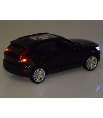 Metallist automudel Volvo XC40 Laadimisskaala 1:32 helivalgusti ZA4614