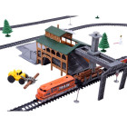 Eilė, krovininis traukinys su vagonais ir stotis RC0507