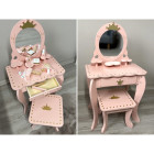 Medinis karališkasis tualeto staliukas su veidrodžiu + kėdė + priedai ZA5934